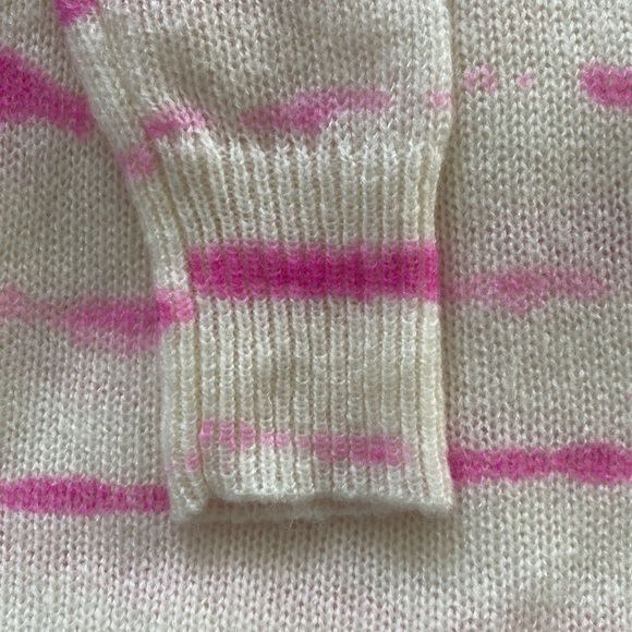 NWT Jennifer Lopez long cream and hot pink v-neck sweater. - Picture 3 of 10